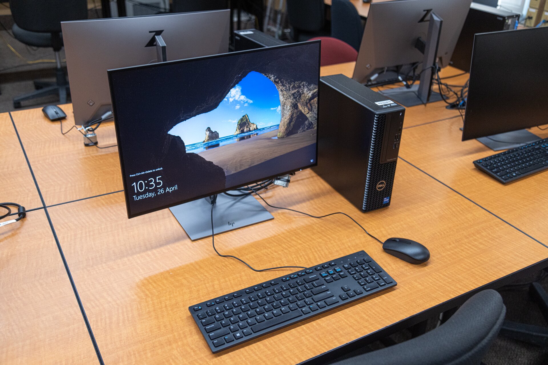 TSH 206 computer setup with monitor, keyboard, mouse and computer tower.